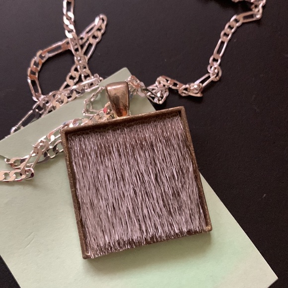 Seal Skin Necklace - Picture 1 of 3